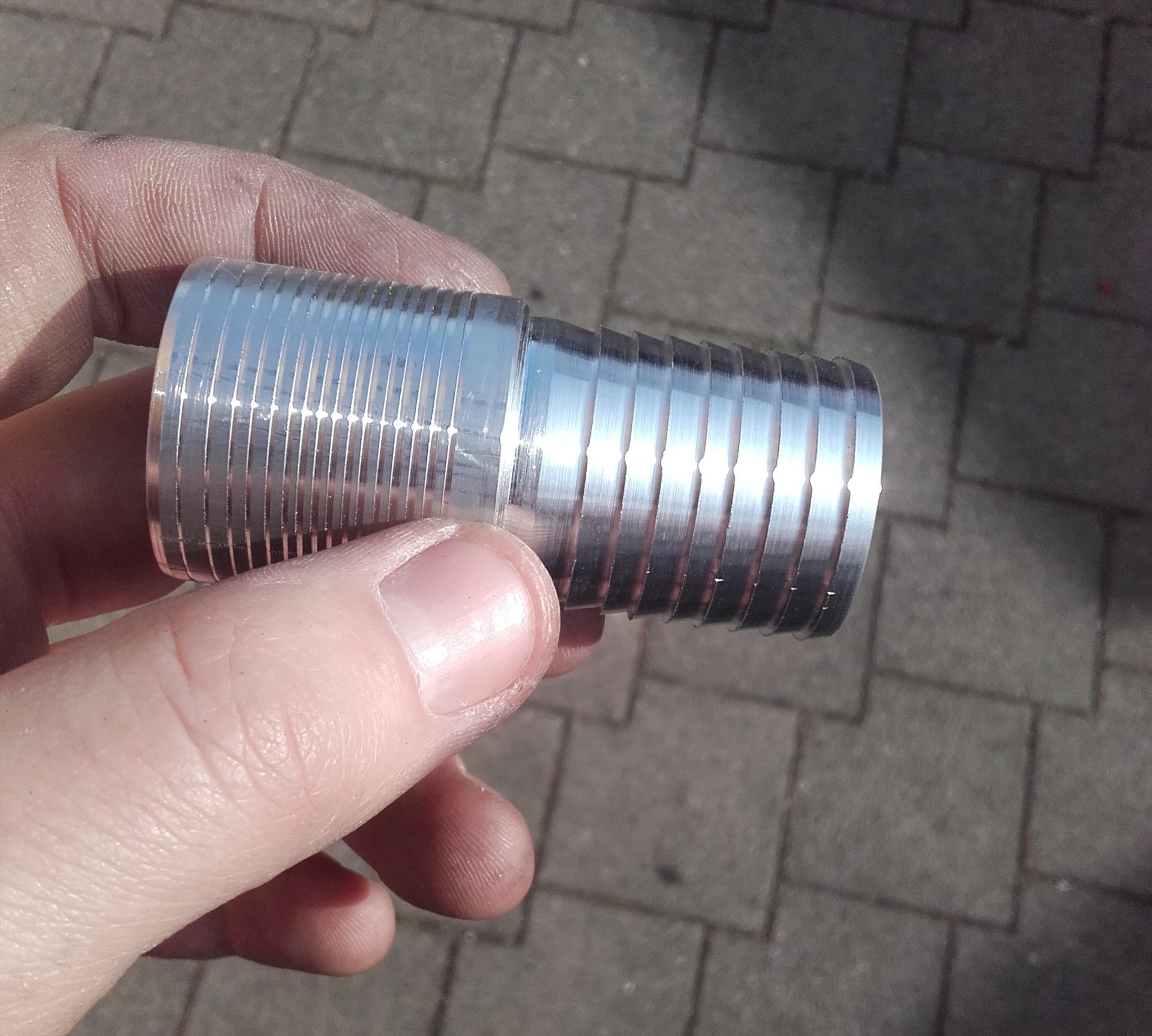 Gedrehter Aluminium-Schlauchadapter mit abgestuften Durchmessern
